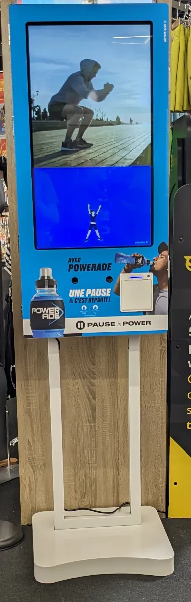 Borne Aktivebox aux couleurs de Powerade